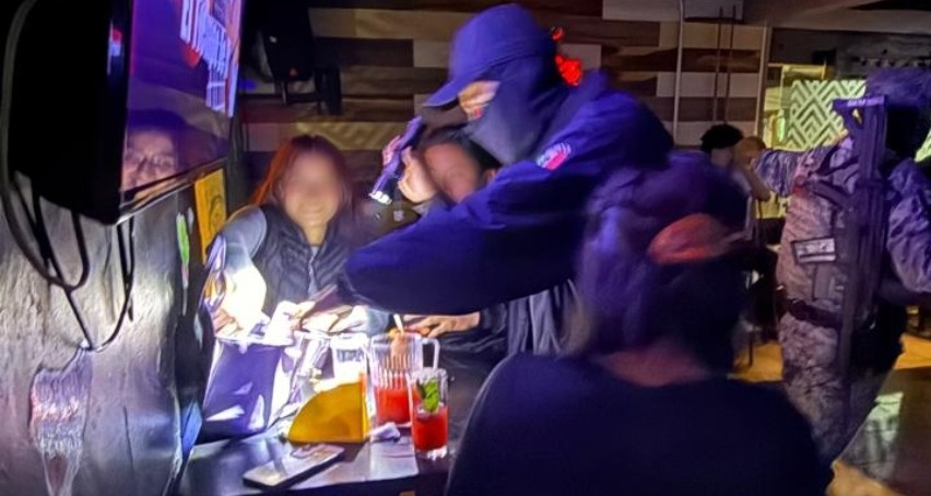 Operativo en bares y centros nocturnos de Huajuapan deja dos detenidos